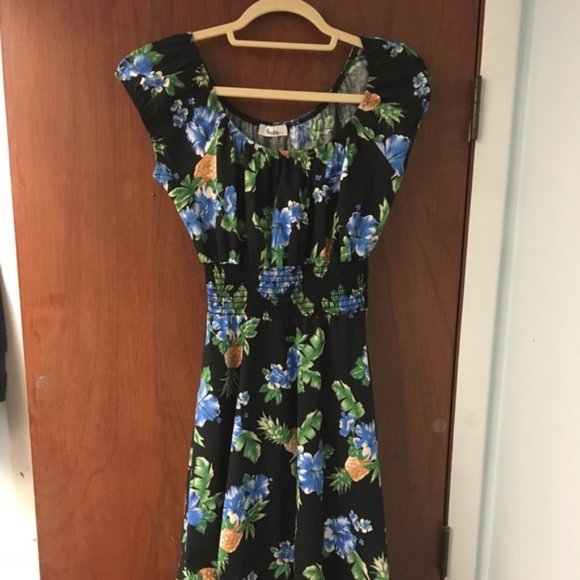 Sara Dresses & Skirts - Pineapple Paradise Rosarito Pin Up Peasant Dress